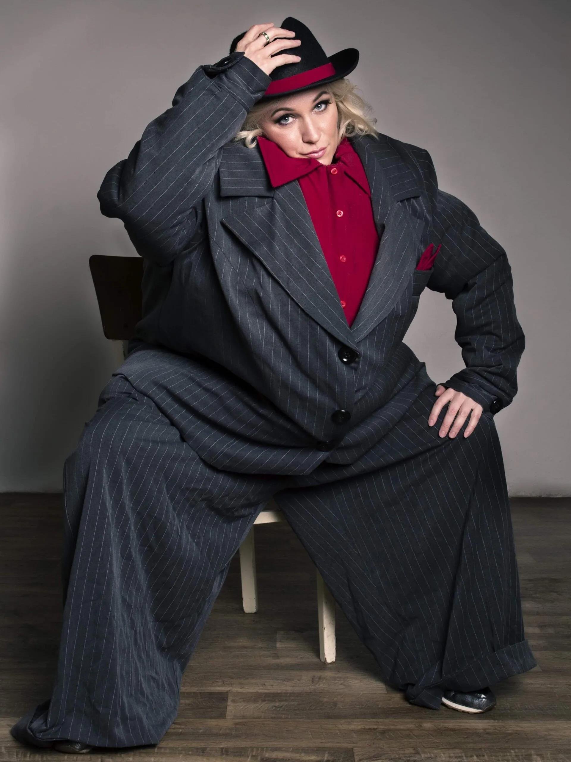 striptérka v kostýmu baculky